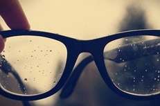  频繁戴摘91免费成人视频是度数加深原因之一